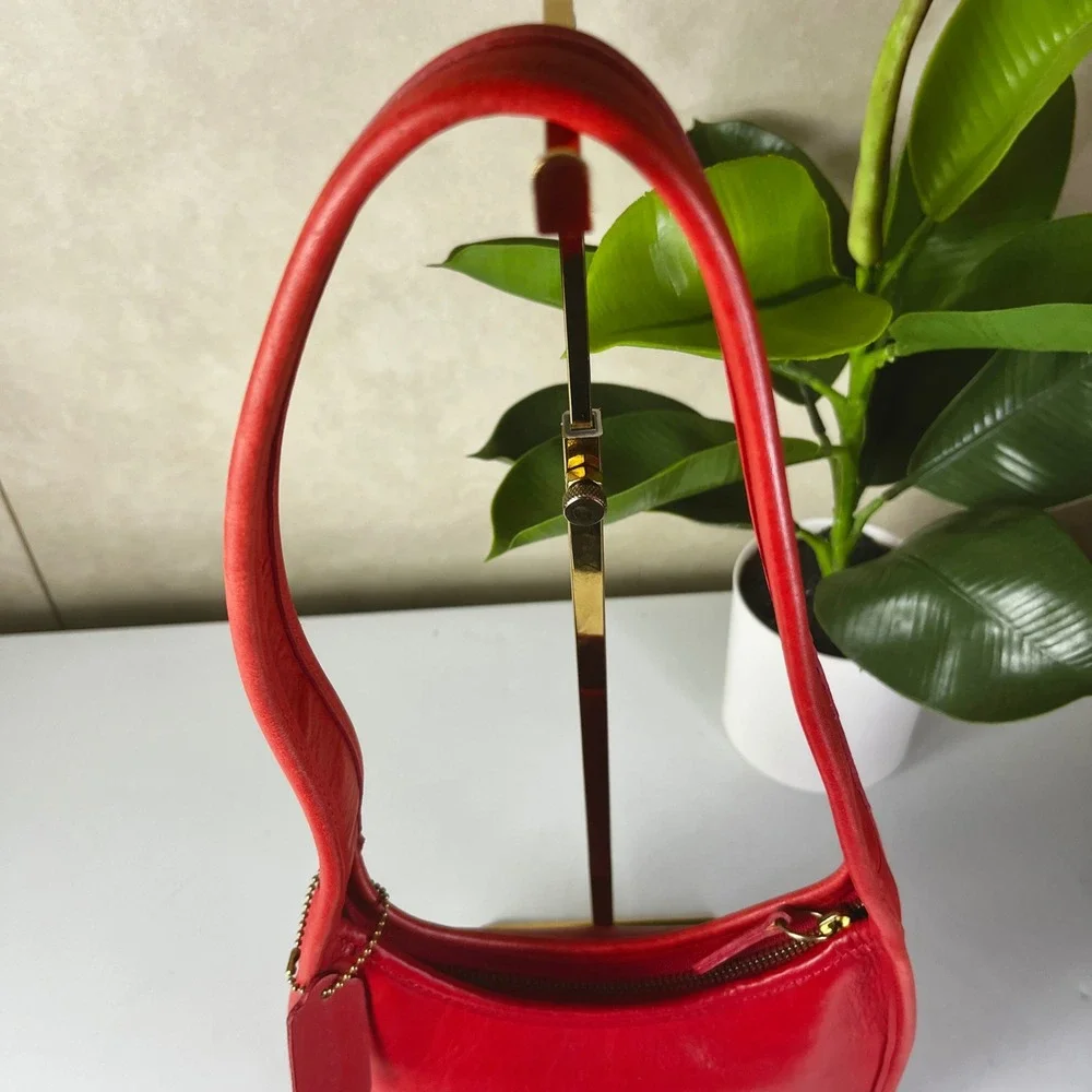 ♡COACH♡ Vintage 9020 Small Ergo Red Zip Shoulder Style Bag